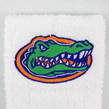 Towel with crocodile embroidered on a blue background